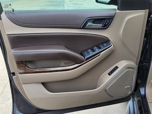 Used 2018 Chevrolet Suburban LT image 20