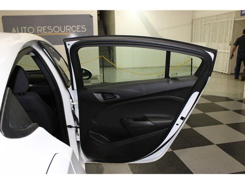 Used 2019 Chevrolet Cruze Sedan image 21