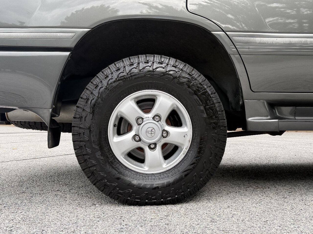 Used 2000 Toyota Land Cruiser AWD/4WD image 48