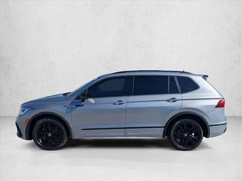 Used 2022 Volkswagen Tiguan SE R-Line FWD image 9