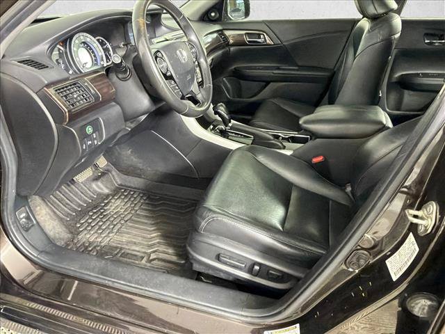 Used 2016 Honda Accord Touring image 11