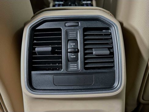 Certified 2025 Porsche Macan image 26