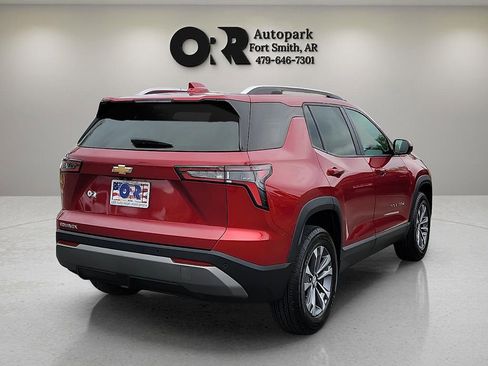 Used 2025 Chevrolet Equinox LT w/ Convenience Package II image 5