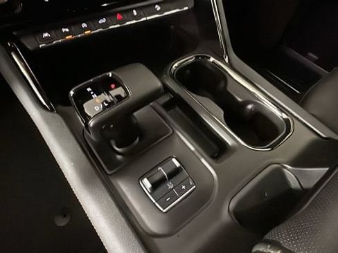 Used 2024 GMC Sierra 1500 AT4 w/ Technology Package AWD/4WD image 21