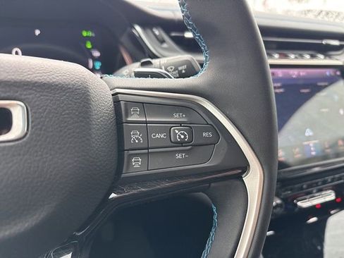 Used 2022 Jeep Grand Cherokee Trailhawk w/ Luxury Tech Group III image 15