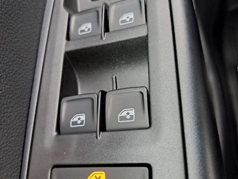 New 2026 Volkswagen Taos SE image 17