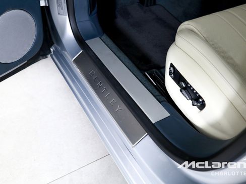 Used 2023 Bentley Flying Spur Plug-In Hybrid image 16