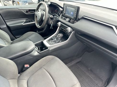 Used 2022 Toyota RAV4 LE image 10
