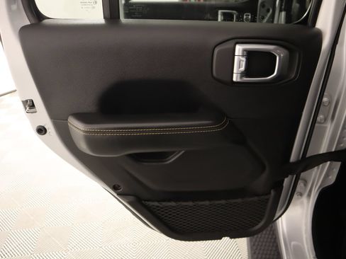 Used 2024 Jeep Wrangler Unlimited Sahara AWD/4WD image 16