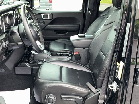 Used 2023 Jeep Wrangler Unlimited Sahara AWD/4WD image 15
