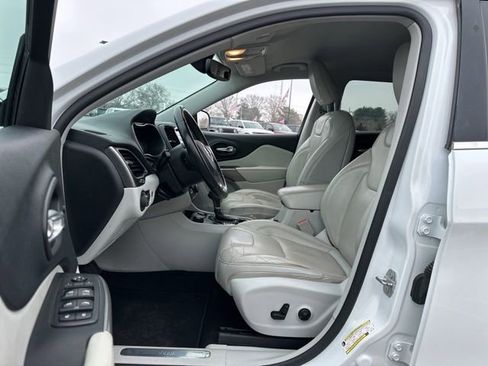 Certified 2019 Jeep Cherokee Limited image 11