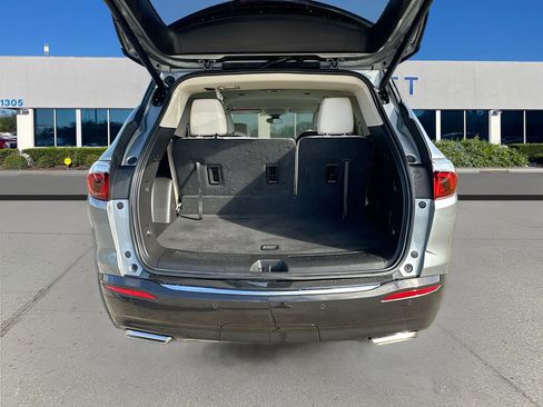 Used 2024 Buick Enclave Essence image 24