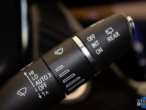 Certified 2025 Cadillac XT6 Premium Luxury image 30