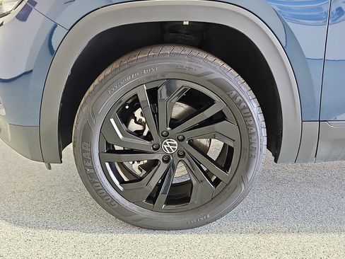 Used 2023 Volkswagen Atlas SE w/ Panoramic Sunroof Package image 5