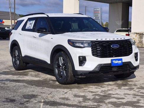 New 2026 Ford Explorer ST-Line w/ ST-Line Street Pack image 2