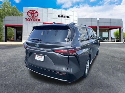 Used 2025 Toyota Sienna Limited FWD image 29