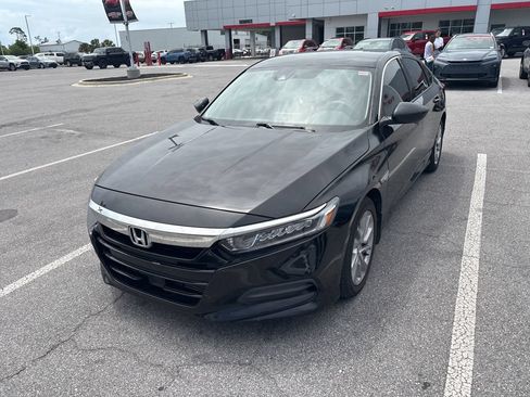 Used 2018 Honda Accord LX image 9