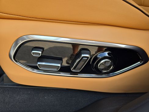 New 2024 Jeep Grand Cherokee Summit image 8