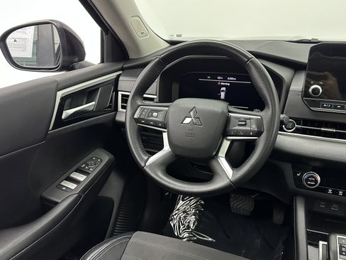 Used 2023 Mitsubishi Outlander SE image 26