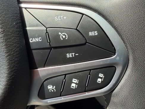 Used 2024 Chrysler Pacifica Touring-L FWD image 27