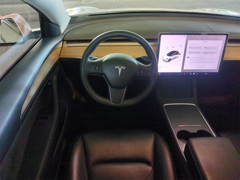 Used 2021 Tesla Model 3 Standard Range Plus image 17