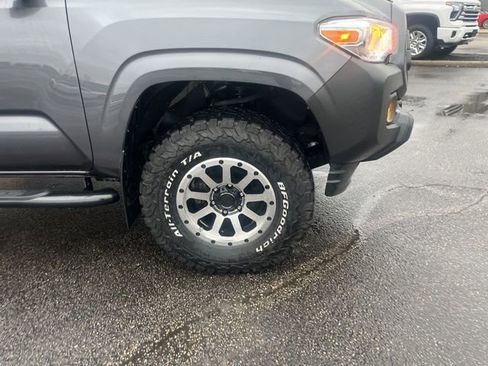 Used 2022 Toyota Tacoma SR image 2