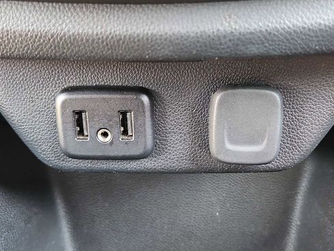 Used 2020 Chevrolet Traverse LT image 31