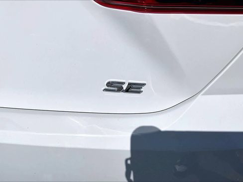 Used 2025 Toyota Camry SE FWD image 9