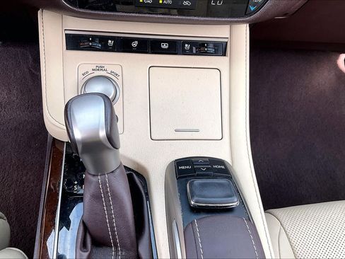 Used 2016 Lexus ES 350 w/ Ultra Luxury Package FWD image 33