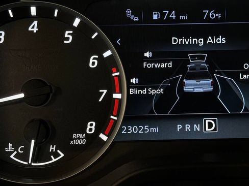 Used 2024 Nissan Titan SV w/ SV Convenience Package AWD/4WD image 15