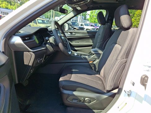 New 2026 Jeep Grand Cherokee Laredo X AWD/4WD image 9
