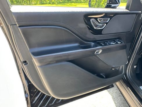 Used 2023 Lincoln Aviator AWD image 27