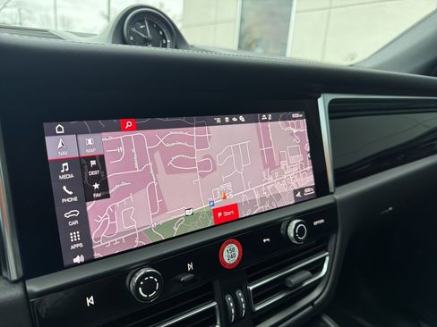 Certified 2024 Porsche Macan S image 11