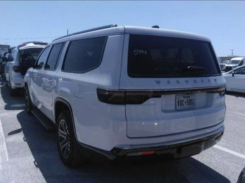 Used 2024 Jeep Wagoneer L Series II RWD image 2