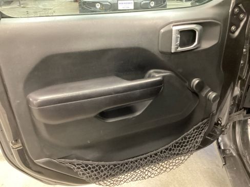 Used 2018 Jeep Wrangler Sport image 11