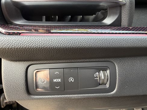 Used 2025 Chevrolet Traverse RS FWD image 15
