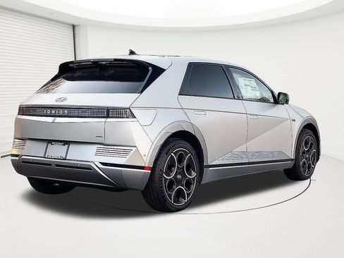 Used 2024 Hyundai Ioniq 5 Limited image 9