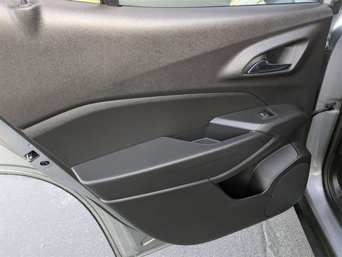 Used 2025 Chevrolet Trax LT w/ LT Convenience Package image 26