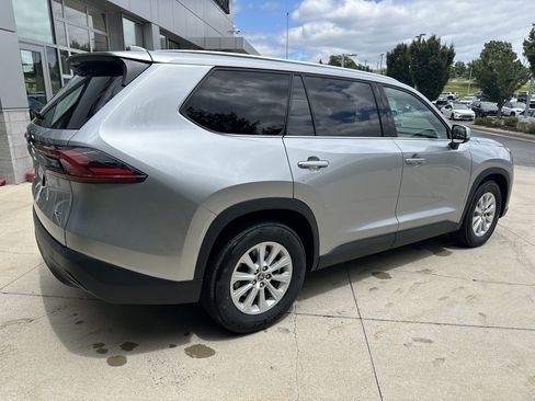 Used 2025 Toyota Grand Highlander AWD image 6