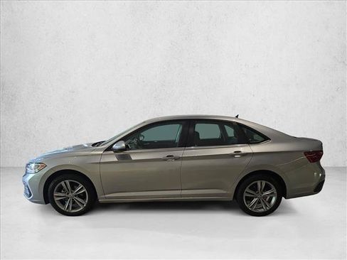 Used 2024 Volkswagen Jetta SE FWD image 8