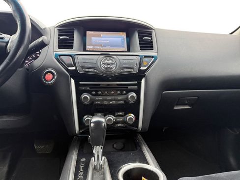 Used 2014 Nissan Pathfinder SV image 11