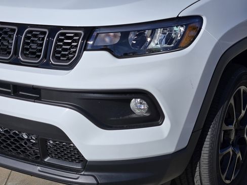 New 2026 Jeep Compass Latitude image 6