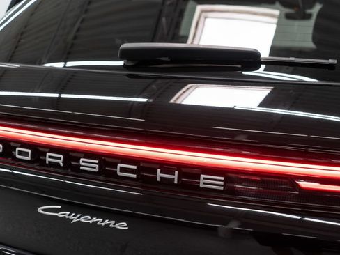 Used 2024 Porsche Cayenne AWD/4WD image 47
