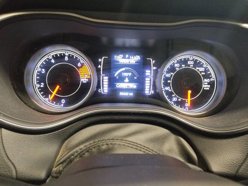 Used 2020 Jeep Cherokee Latitude Plus FWD image 23