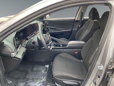 Used 2025 Hyundai Elantra SEL FWD image 9