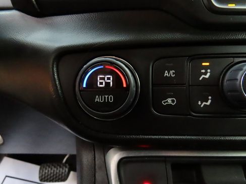 Used 2022 GMC Terrain SLT w/ Tech Package image 31