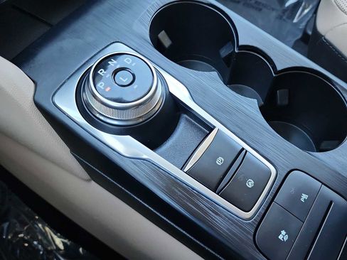 Used 2022 Ford Escape Titanium image 21