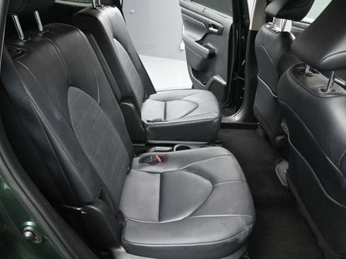 Used 2025 Toyota Highlander XLE AWD/4WD image 16