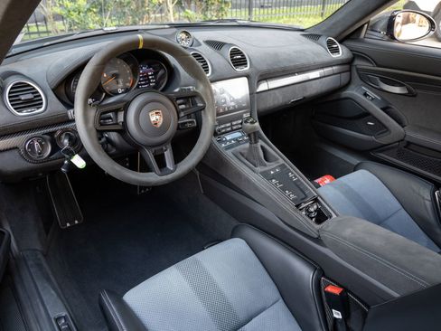 Certified 2024 Porsche 718 Cayman GT4 RS RWD image 4