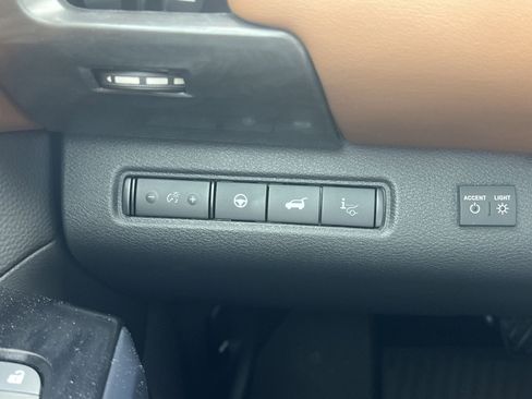 New 2026 Nissan Pathfinder Platinum image 14